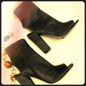 Steve Madden ankle peep toe booties 😍